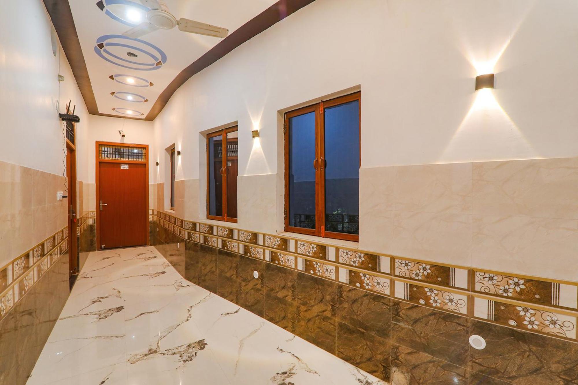 Отель Fabexpress Shree Siya Raman - 500M From Shri Ram Janam Bhumi Ayodhya Экстерьер фото